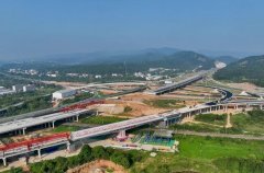 南昌市绕城高速西二环昌北枢纽A匝道上跨京九铁路桥成功转体